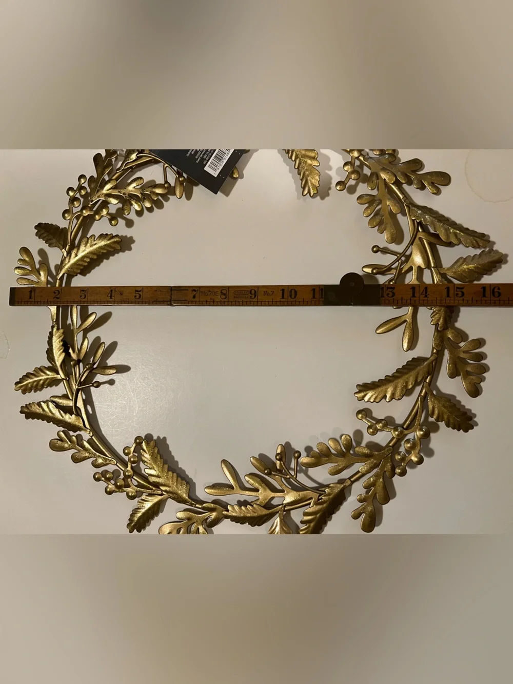 NWT METAL THRESHOLD HOLIDAY WREATH.
